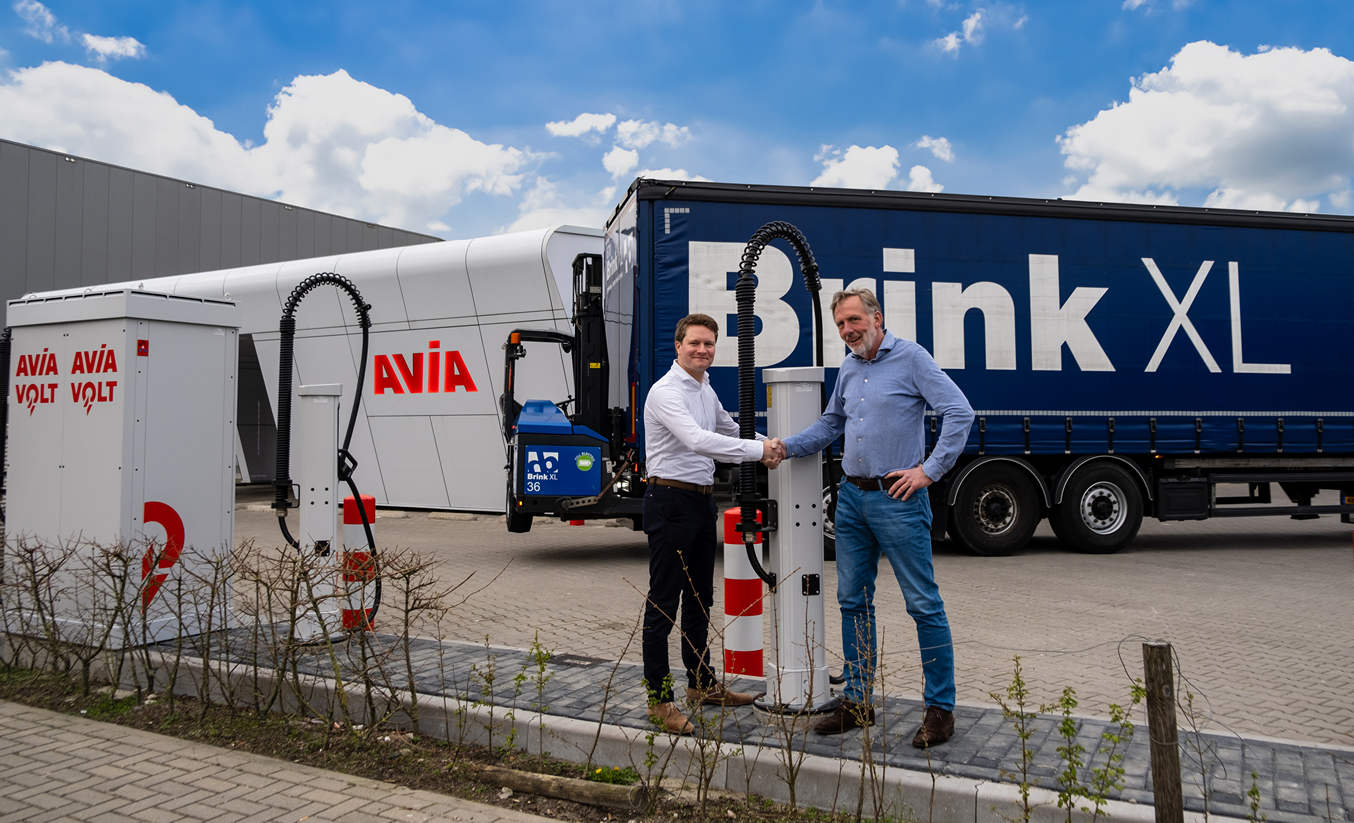 Grootste publieke trucklaadplein van Nederland opent in Enter