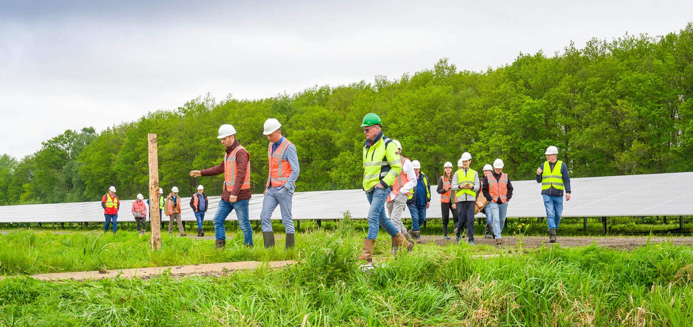 Bouw gestart van eerste coöperatieve zonnepark in gemeente Hoogeveen