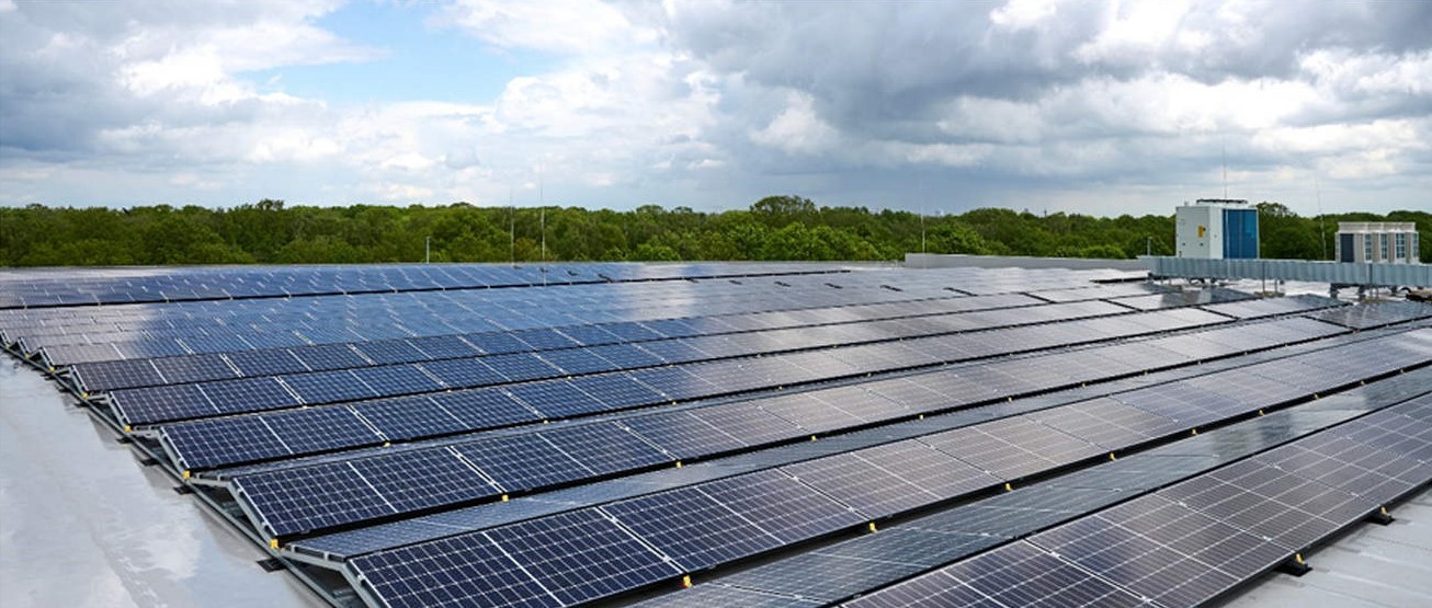 Eneco gaat zonnepanelen zakelijke klant aansturen
