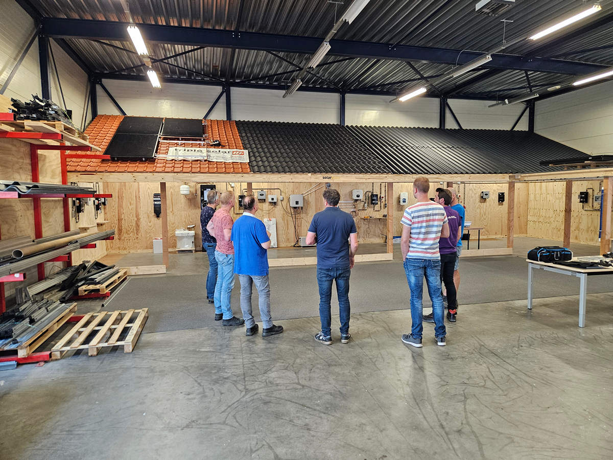 Scholing Friese docenten keuzevak Duurzame energie op de SolarHero Academy gestart