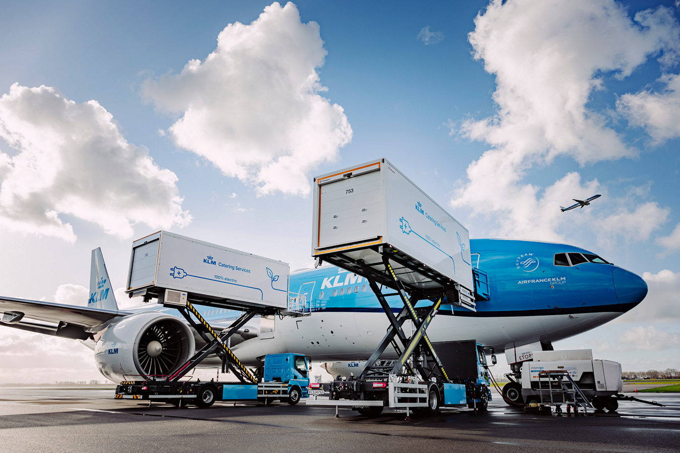 KLM Catering Services introduceert als eerste airline cateraar 100% elektrische cateringtrucks