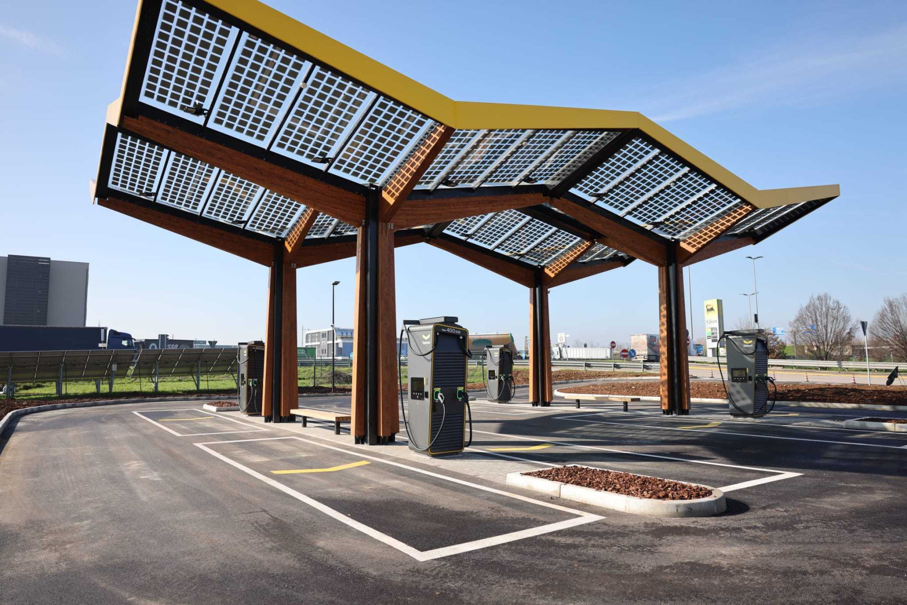 Fastned opent eerstelaadstation in Italië op Brescia est