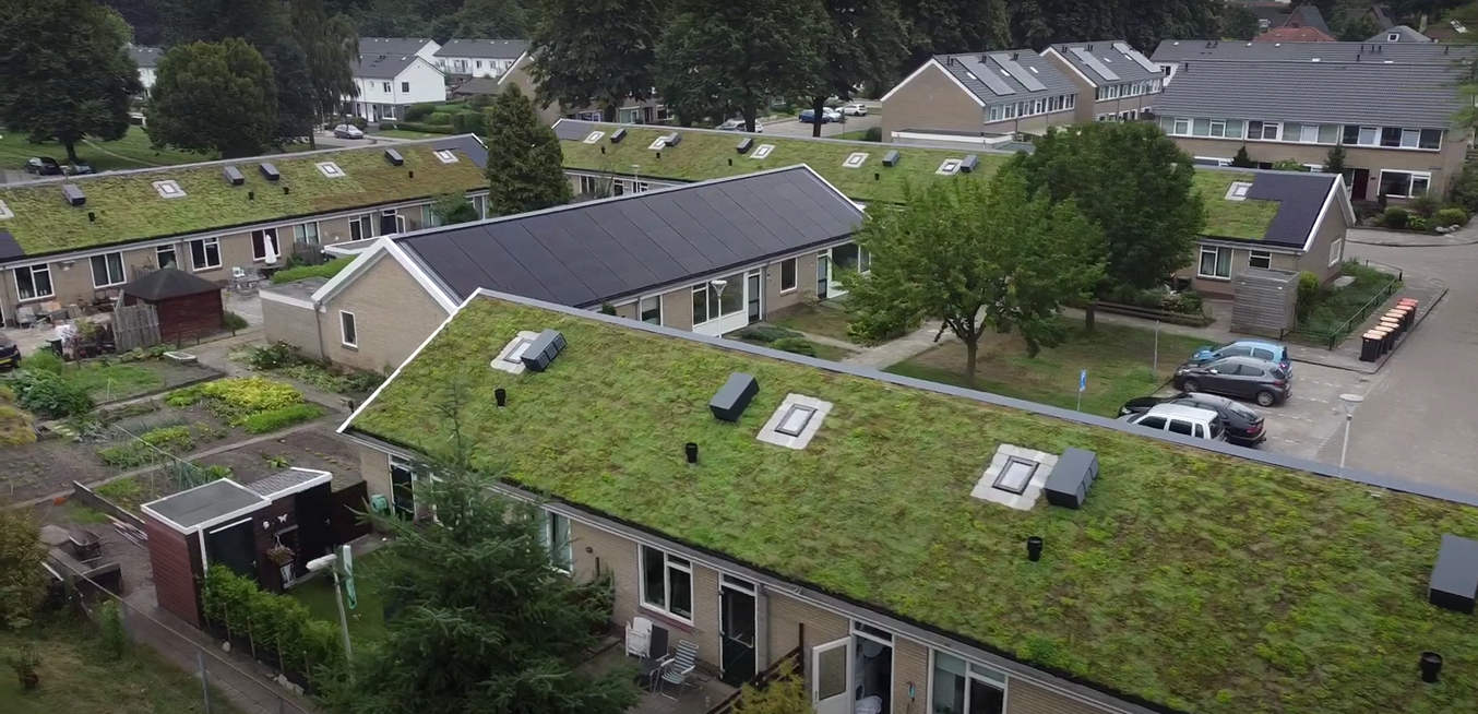 BAM en Woonbedrijf verduurzamen sociale huurwoningen met biobased dakelementen