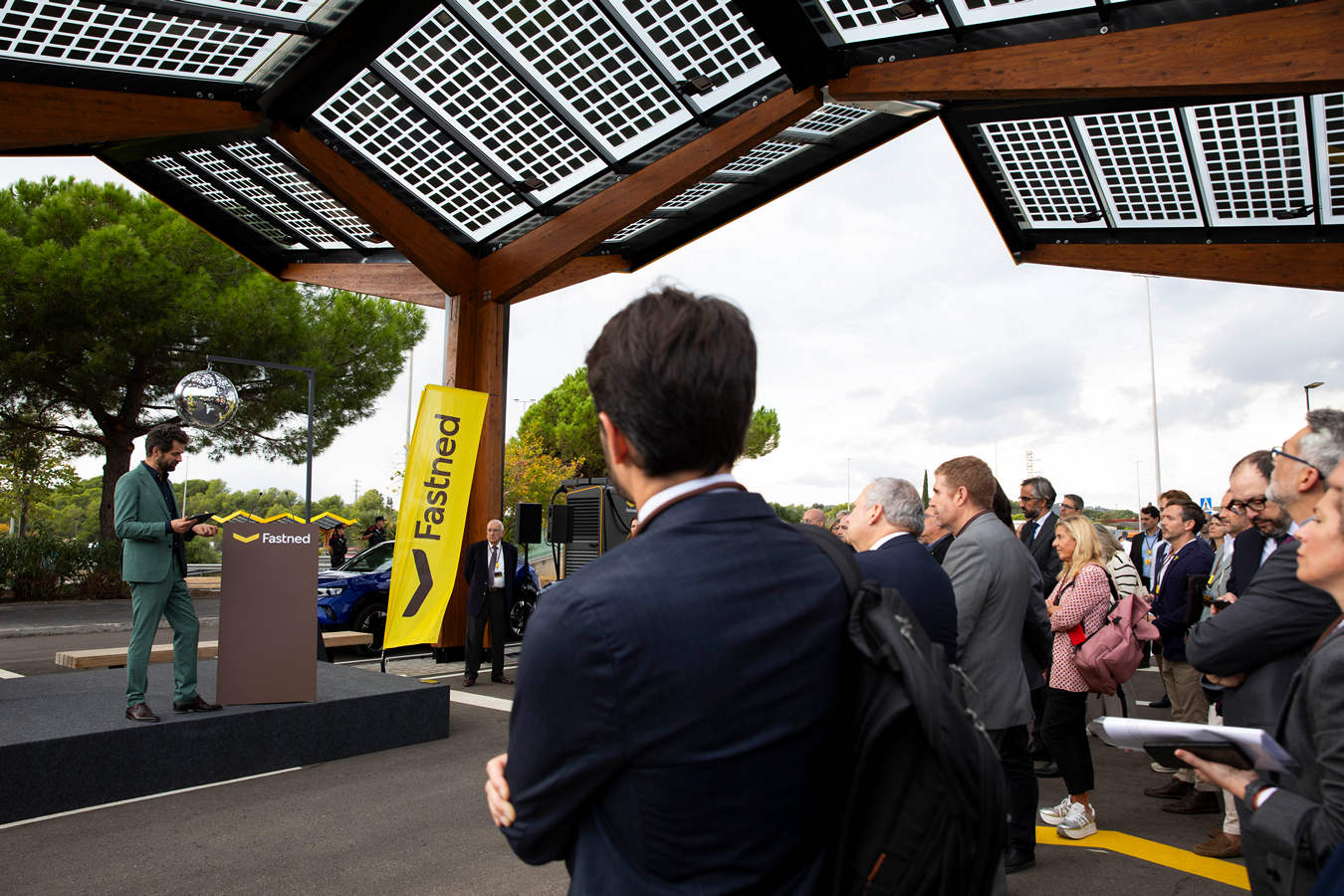 Michiel Langezaal speaks in front of the crowd at the opening event of the station Garraf.JPG
