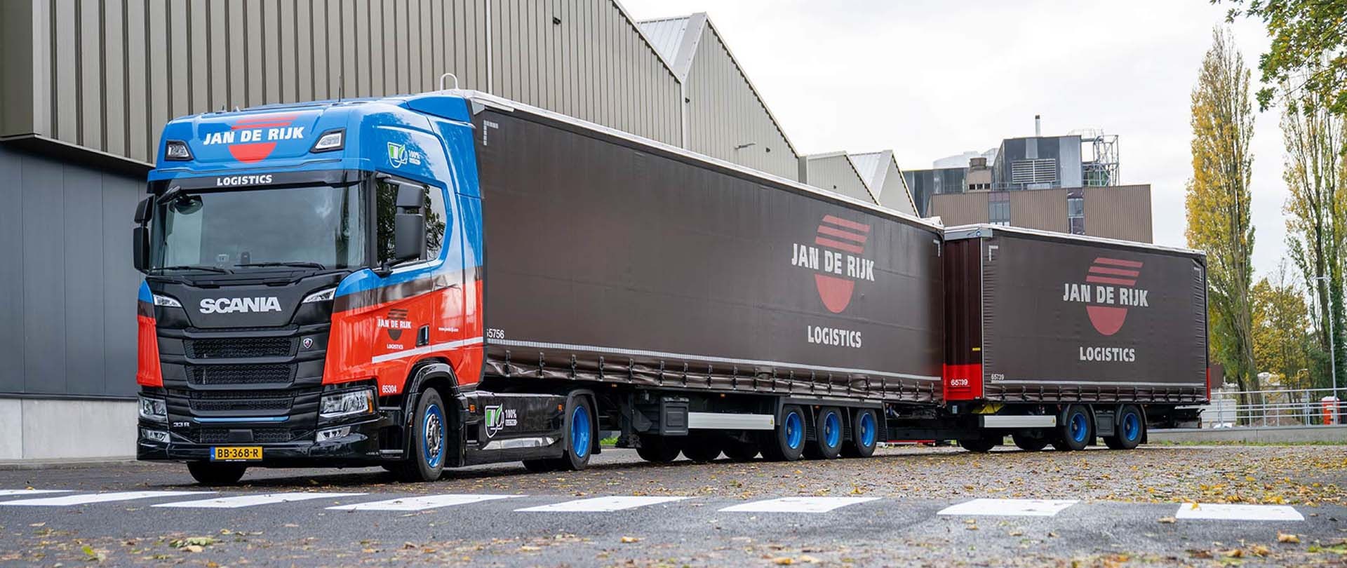 Jan de Rijk Logistics zet eerste elektrische Scania met lage schotelhoogte in2.jpg