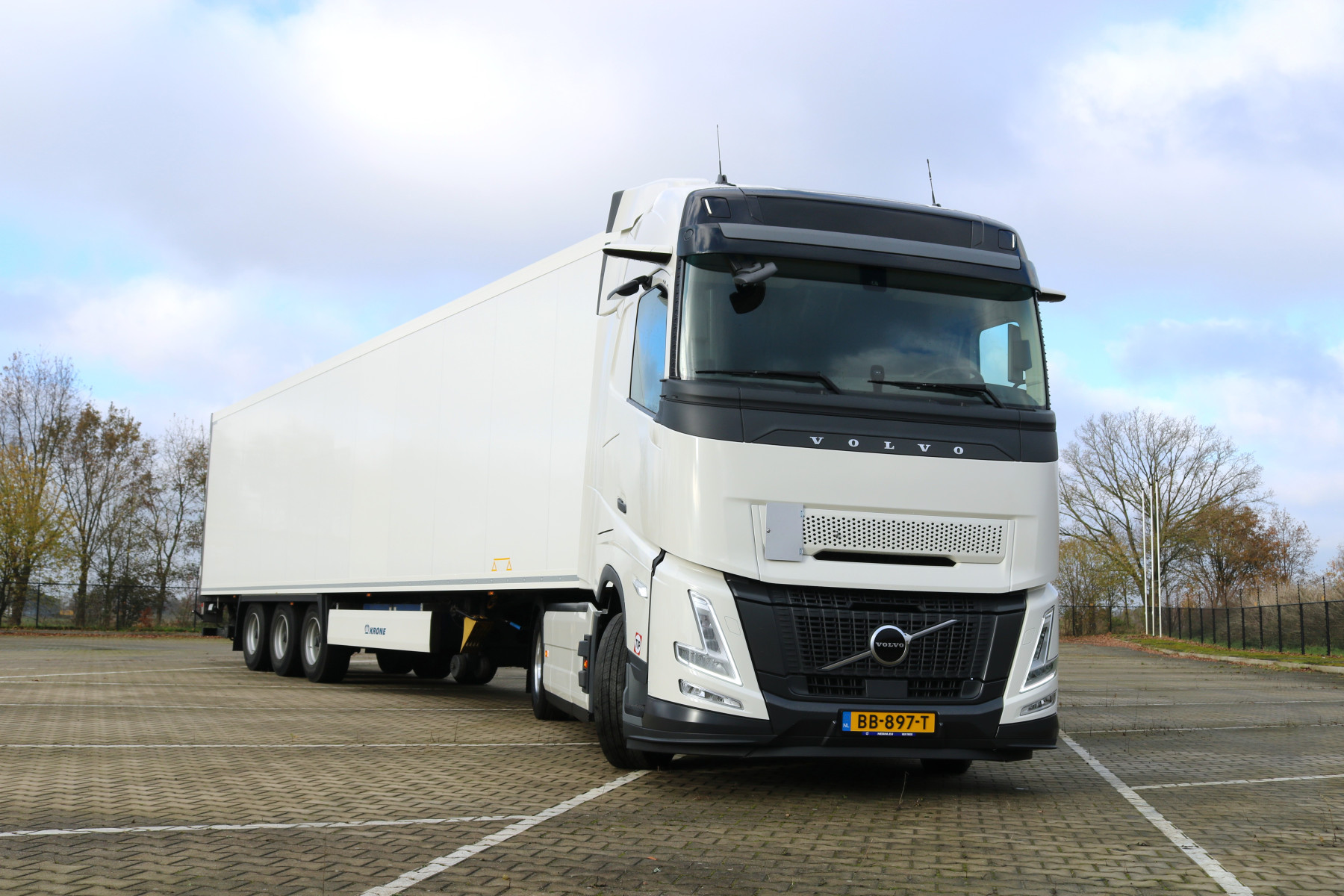 Volvo FH Aero en elektrische lease-oplossingen TIP Group maakt transport toekomstbestendig.jpg