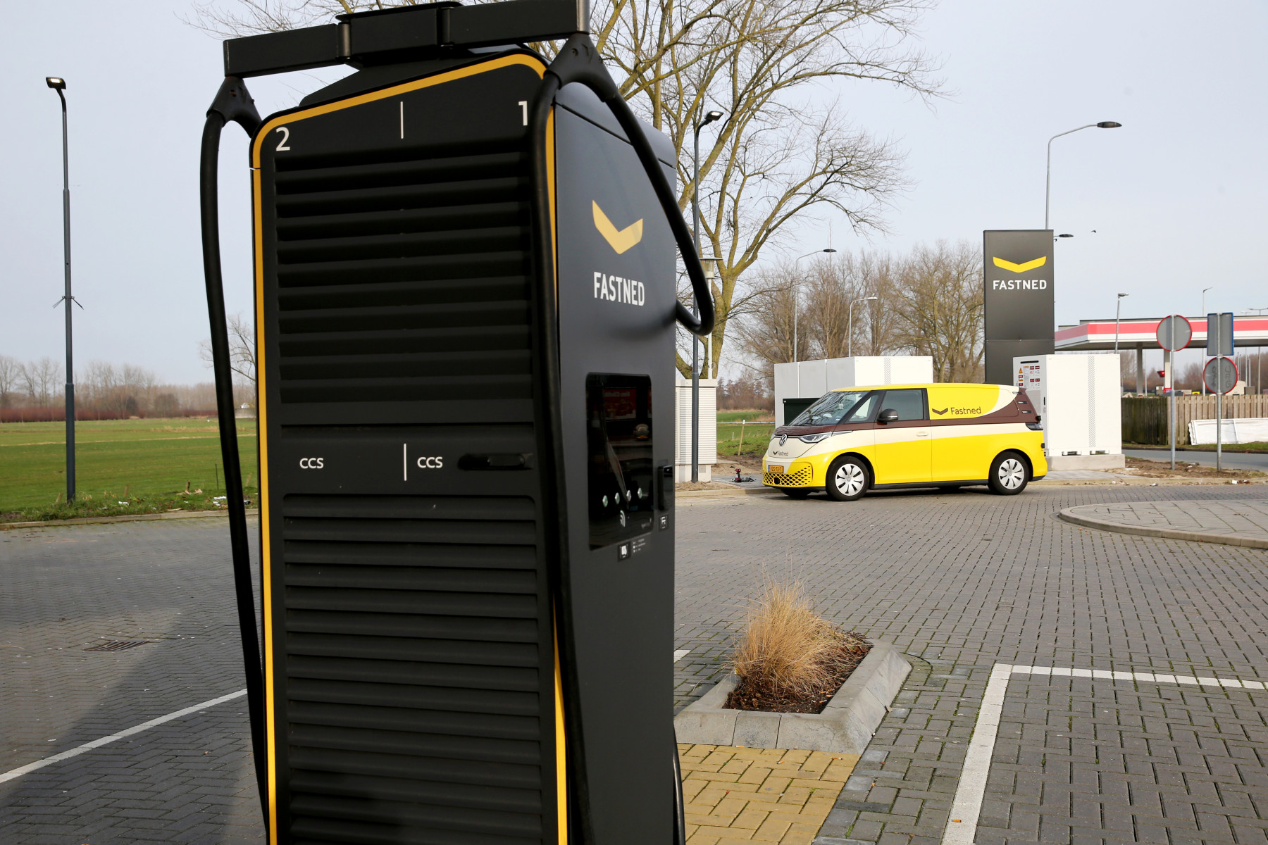 Fastned plaatst batterij bij snellaadstation langs A2 om netcongestie op te vangen