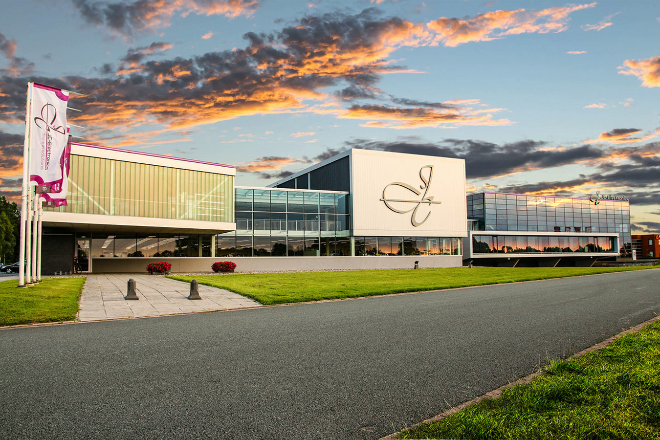 Koningin Máxima bezoekt JC-Electronics in Leek