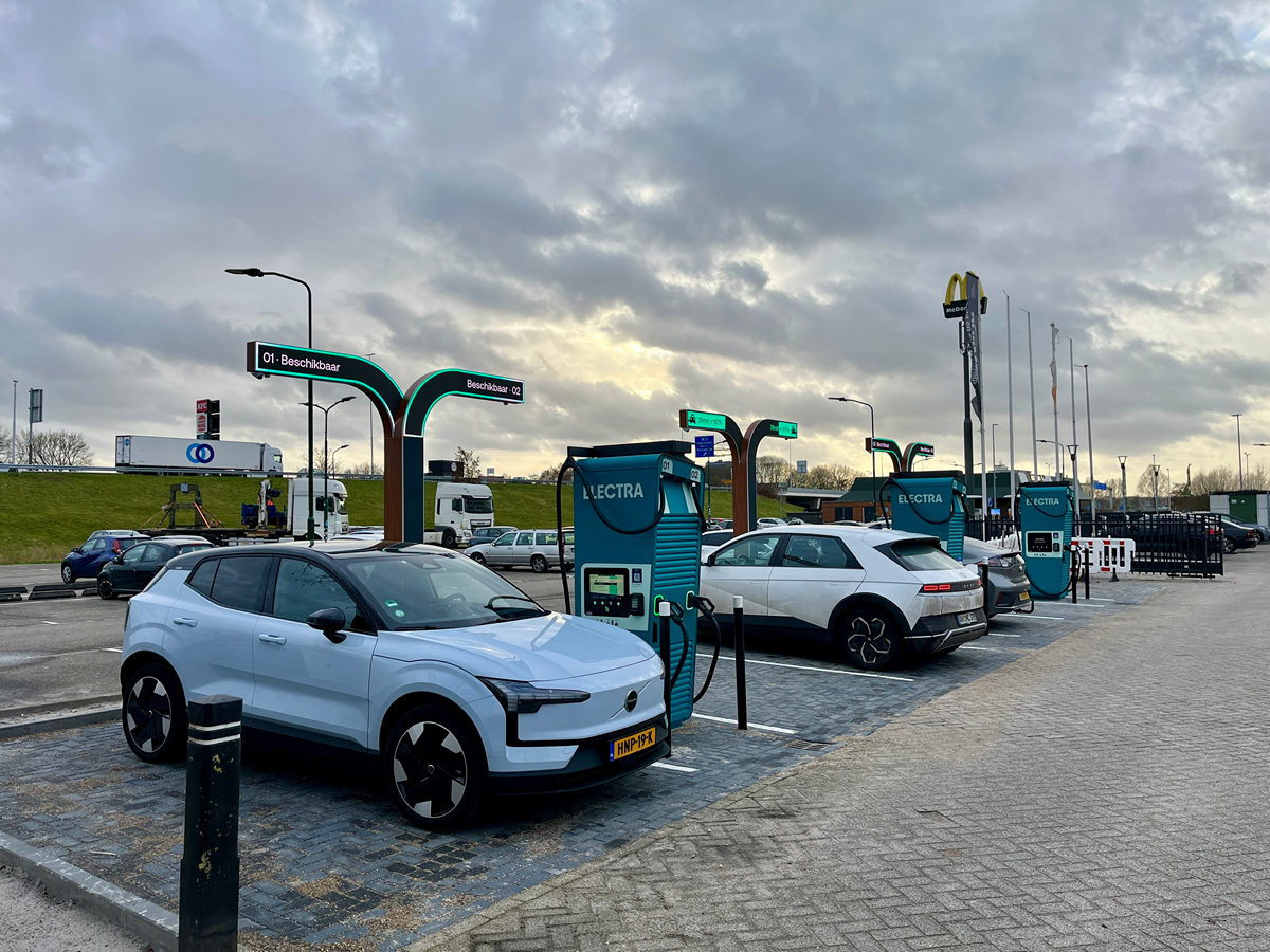 Electra snellaadstation in Veenendaal markeert snelle groei in Nederland