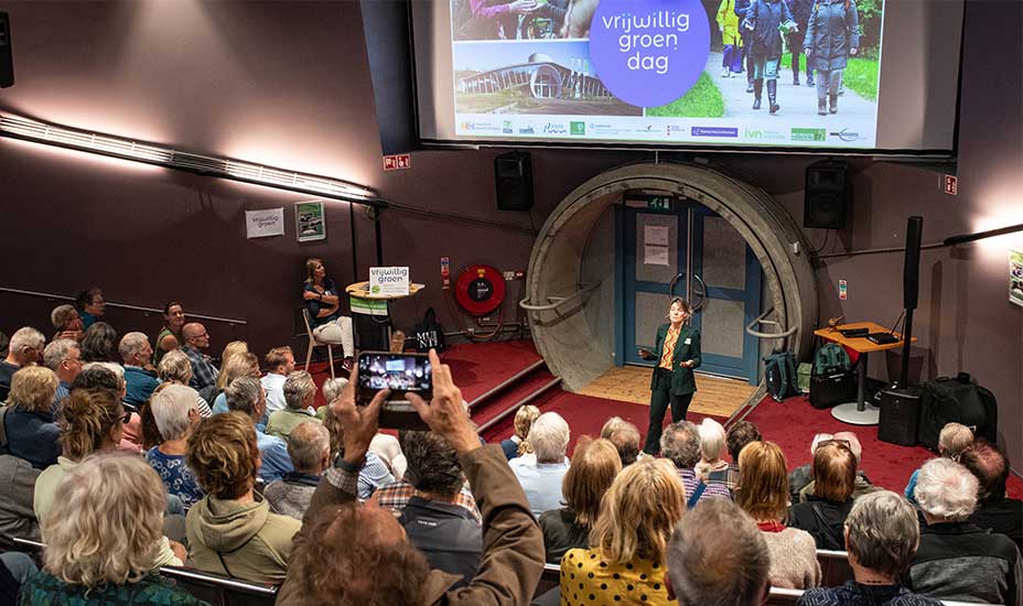 Groene vrijwilligers ontmoeten elkaar tijdens de Vrijwillig Groen Dag 2026